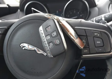 2017 Jaguar Xe 25T Premium z USA, uszkodzony, nr VIN SAJAD4BG8HA971796